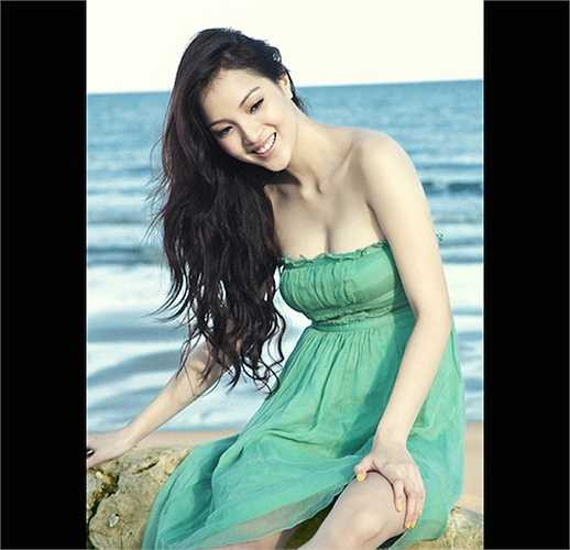 Nhiều người còn ca ngợi cô là 'bản sao Trương Tử Lâm' vì có những nét hao hao giống hoa hậu Trung Quốc. 