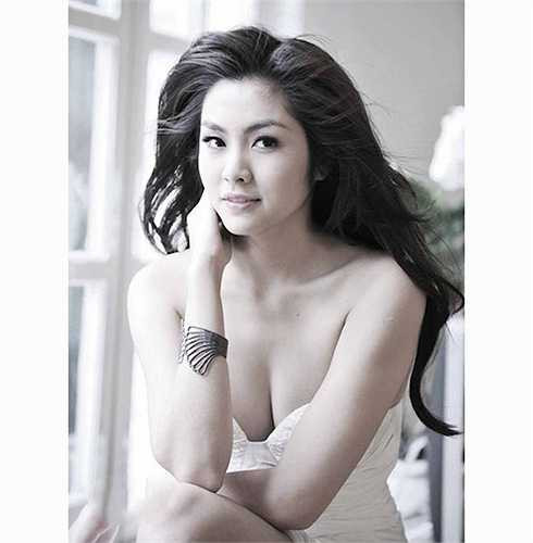 Khuôn mặt của nữ diễn viên đẹp ở mọi góc nhìn. 