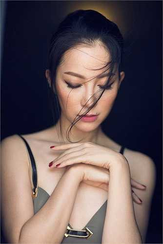 Linh Nga mỗi lần xuất hiện luôn khiến người khác ngắm mãi không dứt 