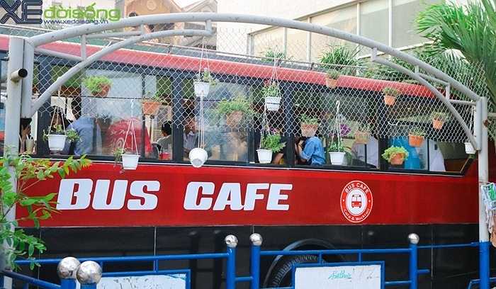Tuy nhiên, vì không gian quá chật nên Bus Cafe không thể đón cùng lúc nhiều lượt khách nên thường xuyên xảy ra tình trạng 'cháy chỗ' trong những tuần đầu hoạt động.