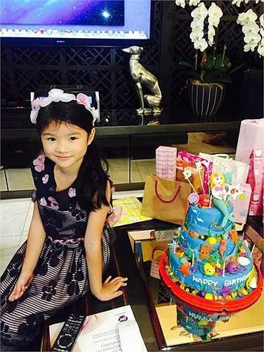 Bé Bảo Tiên năm nay tròn 6 tuổi, cô nhóc ngày càng xinh đẹp và dễ thương.