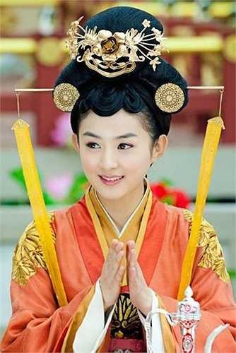 2. Triệu Lệ Dĩnh trong Lục Trinh truyền kỳ: Triệu Lệ Dĩnh nổi lên thành sao nhờ vai Lục Trinh trong Lục Trinh truyền kỳ. Lục Trinh xuất thân trong một gia đình bình thường, nhưng lại vô cùng thông minh, xinh đẹp. 