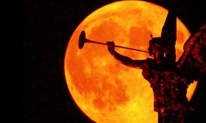Theo một số tài liệu, người Trung Quốc cổ đại đã chứng kiến hiện tượng Mặt trăng máu từ năm 1000 TCN.