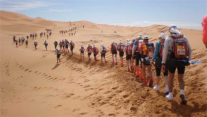 Mỗi năm có hàng trăm người tới dự cuộc thi Marathon des Sables, cuộc đua marathon trên sa mạc Sahara tại nam Ma Rốc.
