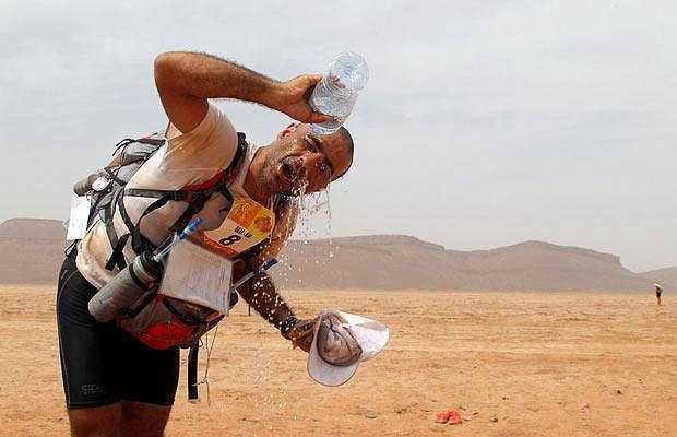 Nhiệt độ ở Sahara có thể lên tới 50 độ C. Không nhiều người muốn đặt chân tới sa mạc này, bởi cái thời tiết nóng bỏng ấy.