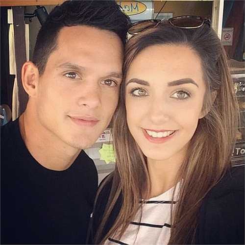 Người yêu của Mika cũng vô cùng xinh đẹp