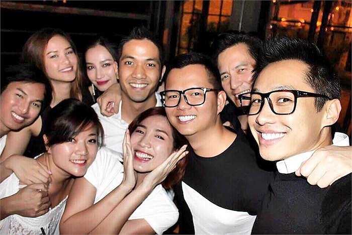 Gương mặt cả hai đều toát lên vẻ hạnh phúc.