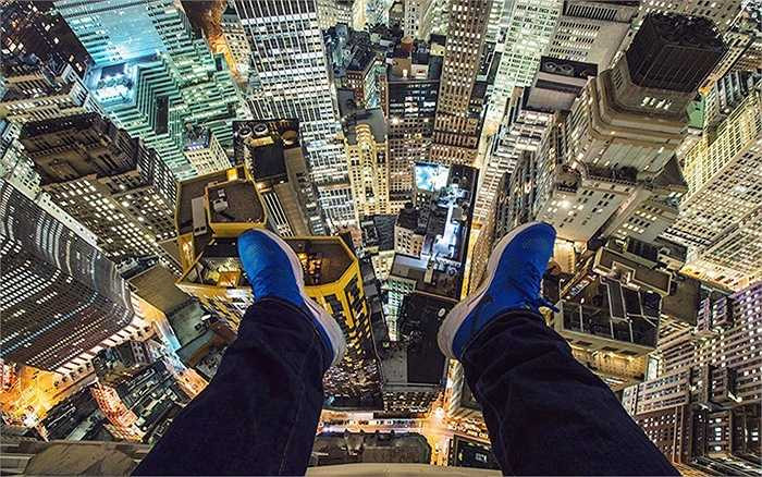 Nhìn xuống đường phố New York từ tầng 70