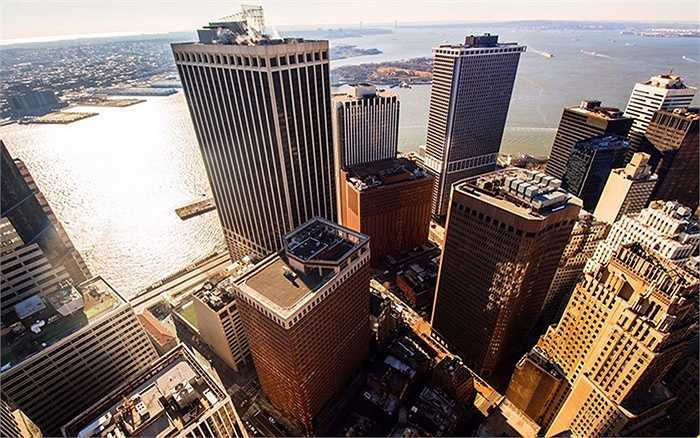 Gió mạnh ở các tầng cao là thách thức lớn với bất cứ tay máy nào