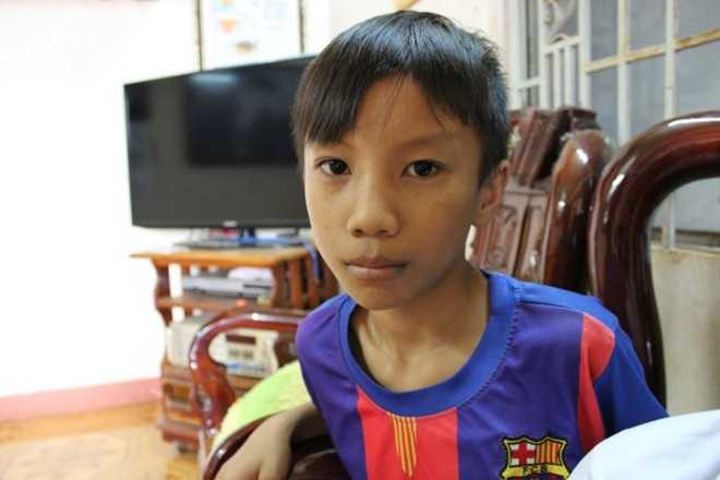 Mái tóc em Trương Bá Quý một ngày sau khi bị cô Hương cắt.