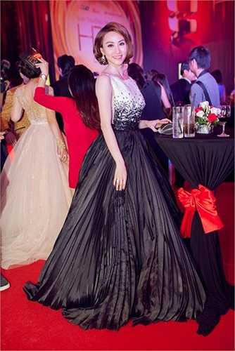 Cô đang cân nhắc về những kế hoạch kinh doanh trong nghệ thuật của mình trong năm 2015. 