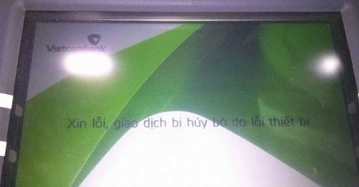 Tại một số điểm giao dịch, thao tác chấp nhận thẻ, nhập mã pin, xem số dư vẫn hoạt động bình thường nhưng khi rút tiền đều báo lỗi thiết bị hoặc chức năng này tạm thời không thực hiện được.