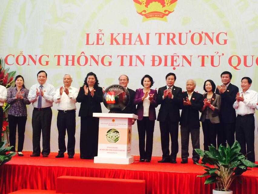 Chủ tịch Nguyễn Sinh Hùng bấm nút khai trương Cổng Thông tin điện tử Quốc hội