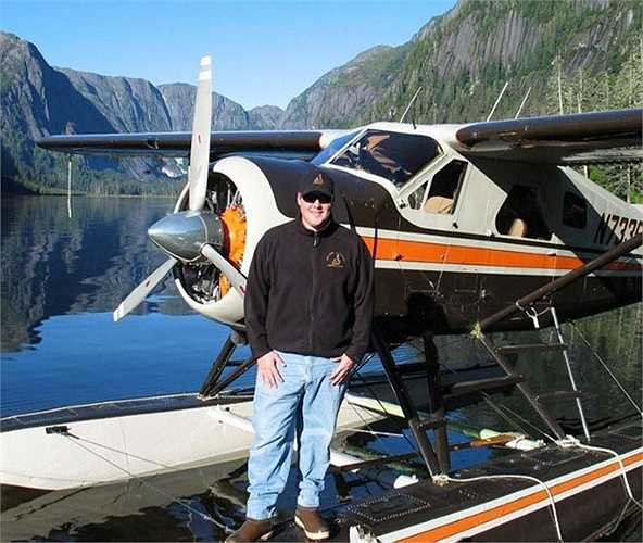 Phi công lái máy bay cứu nạn khẩn cấp: Mức lương cho công việc của họ ít hơn những phi công dân dụng khác nhưng tỉ lệ tai nạn 13.59 giờ trên 100,000 giờ bay.