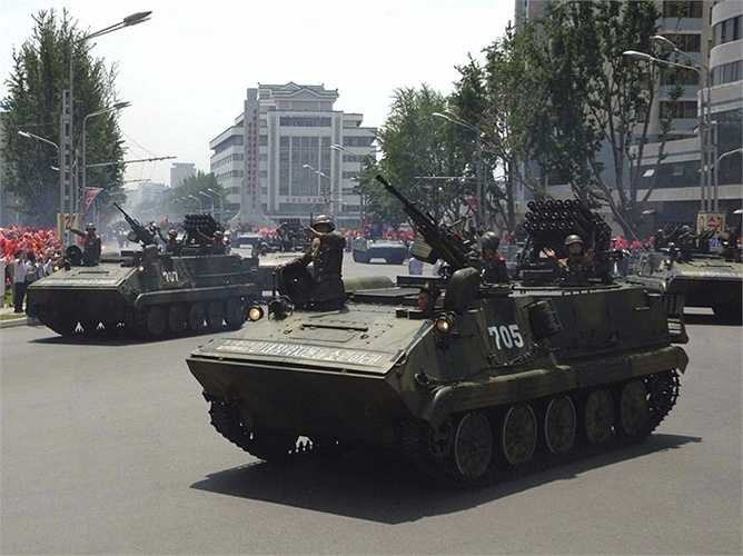 Ngoài ra, Triều Tiên còn sở hữu khá nhiều xe bọc thép phục vụ chiến đấu