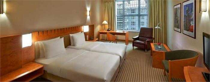 Hilton là thương hiệu đi tiên phong trong việc mở cửa các khách sạn sân bay trên thế giới, mở đầu là khách sạn sân bay Sanfrancisco năm 1963