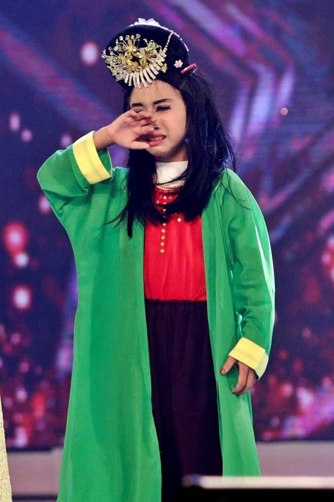 'Thị Màu' Đức Vĩnh khóc nức nở khi giành ngôi quán quân Vietnam's Got Talent