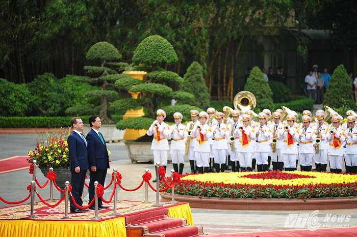 Nghi lễ chào cờ và quốc ca 2 nước Việt Nam, Nga được cử hành tại Phủ Chủ tịch