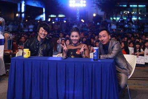 Bộ ba giám khảo Vietnam Idol 2015.