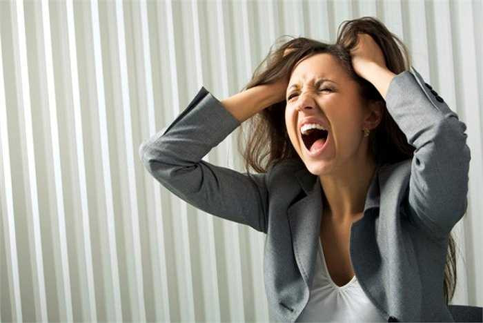 5. Căng thẳng: Sự căng thẳng và giấc ngủ có liên quan chặt chẽ với nhau và đều có ảnh hưởng đến tuần hoàn máu của cơ thể. Ngủ giúp giảm căng thẳng và nhờ đó người ta có thể kiểm soát được huyết áp và có ảnh hưởng đến lượng cholesterol trong máu, vốn là một trong những nguyên nhân chính của bệnh tim mạch.