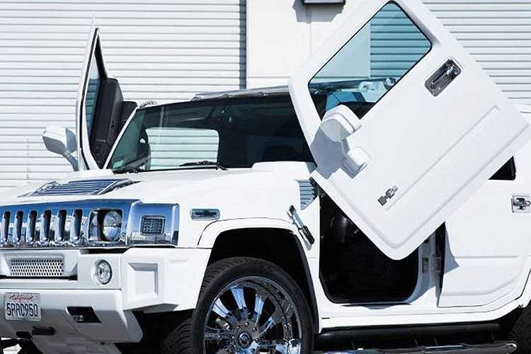 Kiểu độ cửa cắt kéo theo phong cách của các mẫu xe của Lamborghini là cực thịnh hành trong những năm 2000.