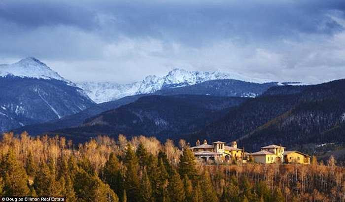 Các kỹ sư và kiến trúc sư đã phải mất 2 năm để xây dựng một con đường dễ dàng hơn đến với ngôi biệt thự này