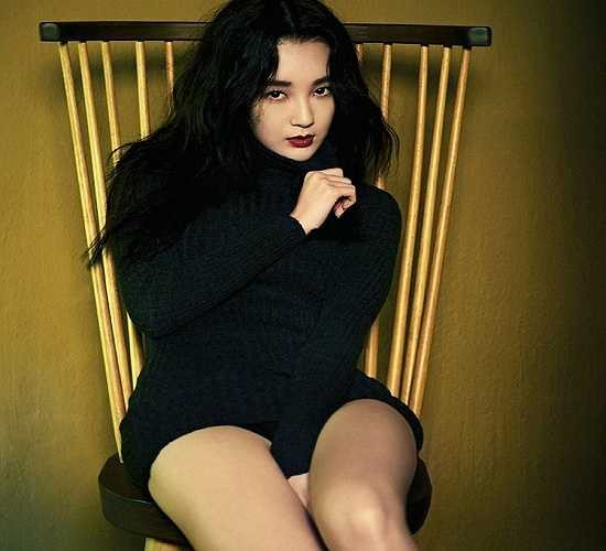 6. Kang Min Kyung (Davichi) gây ấn tượng với gương mặt xinh đẹp, rạng ngời cùng làn da trắng, mịn màng không tỳ vết. Cô sở hữu đôi mắt to tròn rất tự nhiên, vừa quyến rũ, lại vừa có nét ngoan hiền. 