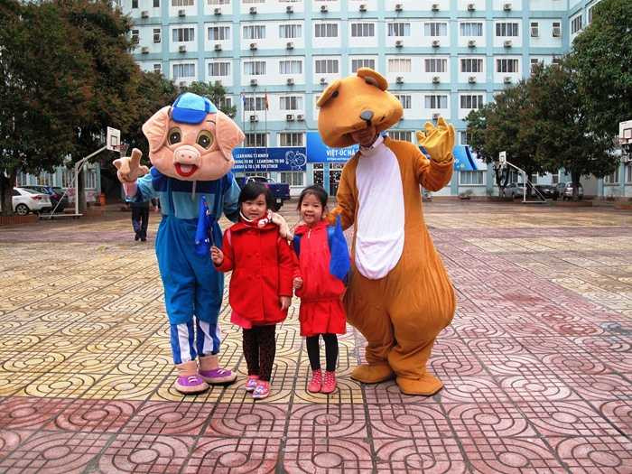 Phụ huynh cùng con khám phá lớp học tự tin