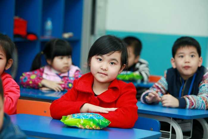 Phụ huynh cùng con khám phá lớp học tự tin