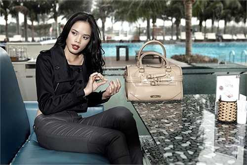 Bên ngoài sàn diễn, Thu Hiền được biết đến là một cô gái cá tính, mạnh mẽ và có đam mê đặc biệt với xe phân khối lớn 