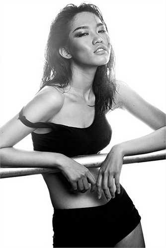 Với lợi thế khuôn mặt thanh tú đậm chất Á Đông và nụ cười ngọt ngào ấm áp, Quỳnh Châu từng được gọi là 'viên kẹo ngọt' của làng mẫu Việt. 