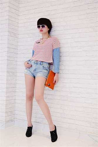 Nhan sắc lộng lẫy của đất Thành Nam tự làm người mẫu cho những mẫu trang phục do chính cô thiết kế và kinh doanh