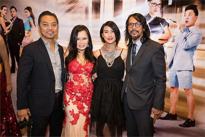 Được biết, vé của buổi công chiếu tại quận Cam cũng như San Jose đã được bán hết ở rạp đầu tiên và phải bán vé cho rạp thứ hai. 