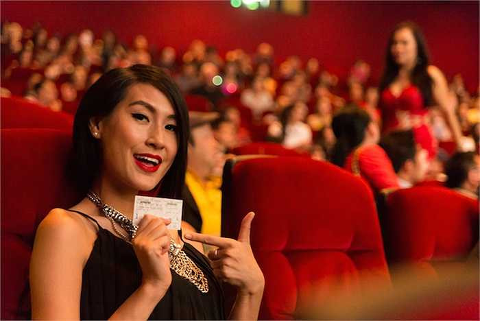 Nhưng hành trình trở về Việt Nam đã thay đổi cuộc đời cũng như mở ra cho Kathy cơ hội theo đuổi công việc diễn xuất lẫn tìm thấy cảm hứng sáng tạo ra cốt truyện của 'Âm mưu giày gót nhọn' và tham gia sản xuất.