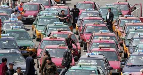 Vì sao khoảng 30 tài xế taxi Trung Quốc tự tử tập thể ở Bắc Kinh?