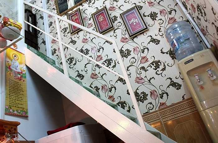 Một chủ nhà ở đây cho biết, anh đã trang trí lại tường nhà để tạo chiều sâu cho không gian.