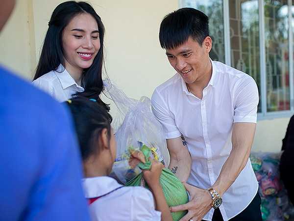 Nụ cười luôn nở trên môi cặp vợ chồng nổi tiếng.