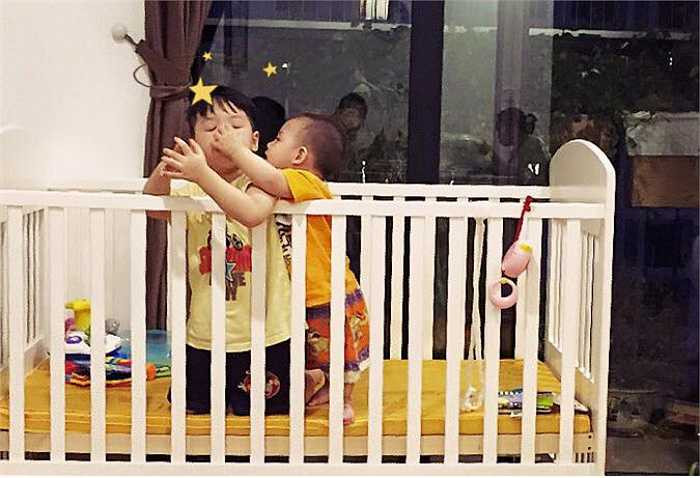 Và mẹ đã từng nghe ở đâu đó 'đàn ông là người biết tranh đấu và chăm lo cho gia đình mình', hãy cố gắng rèn luyện từ bây giờ con nhé!'