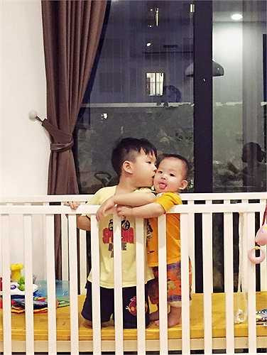 Đan Lê đã có những chia sẻ dành cho 2 cậu con trai rất tình cảm trên trang cá nhân.