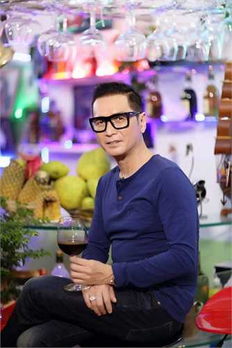 Nguyễn Hưng hiện nuôi 6 con chó, 4 hồ cá và rất nhiều chim.