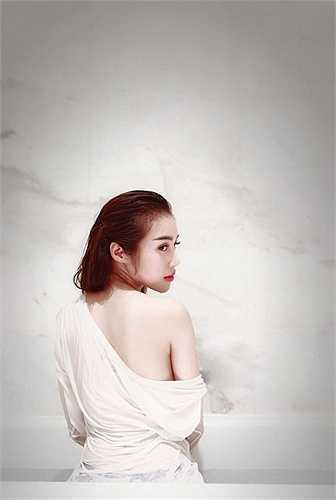 Elly Trần ngày càng quyến rũ.