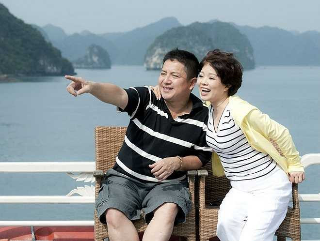 Tuy vậy, bà xã của 'Táo Giao thông' không hề trách móc, than thở về cuộc sống nghèo của người nghệ sĩ. Thay vào đó, chị luôn là hậu phương vững chắc, cùng chồng chia ngọt sẻ bùi trong nhiều năm qua.