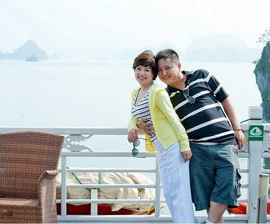 Chí Trung tâm sự, anh và bà xã luôn miệt mài với công việc nên mấy chục năm cả hai không có nhiều dịp sống 'hưởng thụ'.