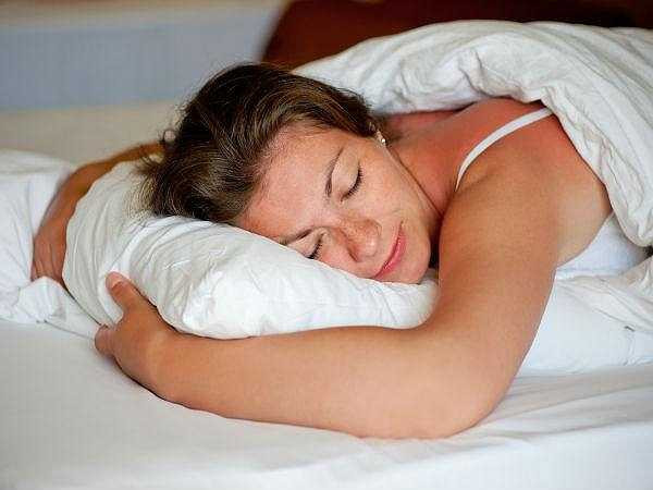 Phần lớn mọi người thường có thói quen đi ngủ ngay sau khi ăn trưa. Thói quen xấu này sẽ khiến hệ tiêu hóa hoạt động không đúng, gây bệnh hoặc các vấn đề về tiêu hóa.