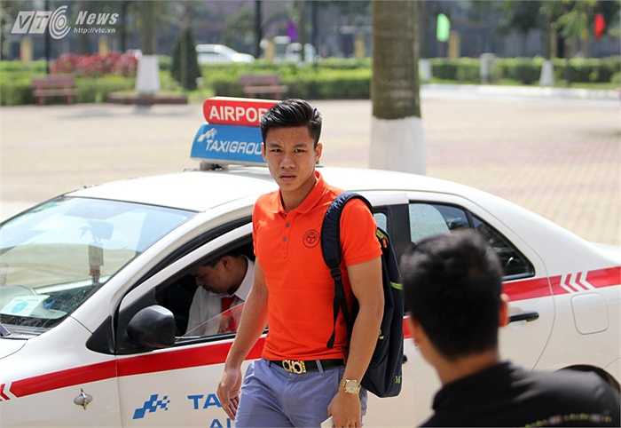 Công Phượng về quê ăn Tết sau đó hẹn các đồng đội mới ở U23 Việt Nam và cũng là đàn anh ở đội bóng quê nhà cùng ra Hà Nội.