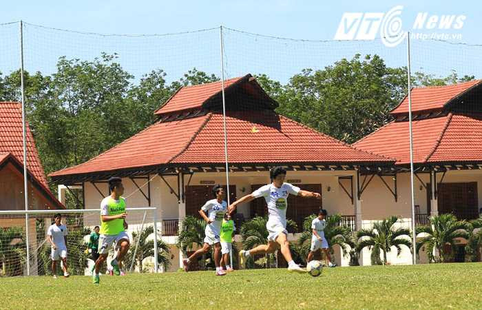 Công Phượng và đồng đội tập buổi cuối trước khi xuống Vinh