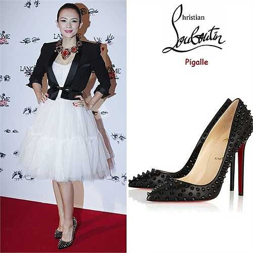 Giày đen cùng dòng Pigalle đính gai nhọn làm diễn viên The Road Home thêm phần ấn tượng. Mỹ nhân mang nó tại Lancome show Paris, mặc cùng váy, áo khoác và vòng cổ Lavin.