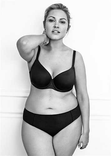 Các người mẫu béo tự tin khoe vóc dáng. (Nguồn: VnExpress)