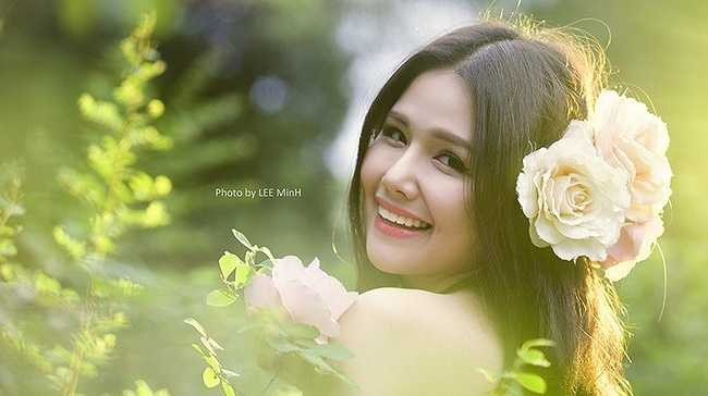 Phanh Lee (tên thật Phương Anh) là một gương mặt mới nổi trong làng hot girl diễn xuất Hà thành. 