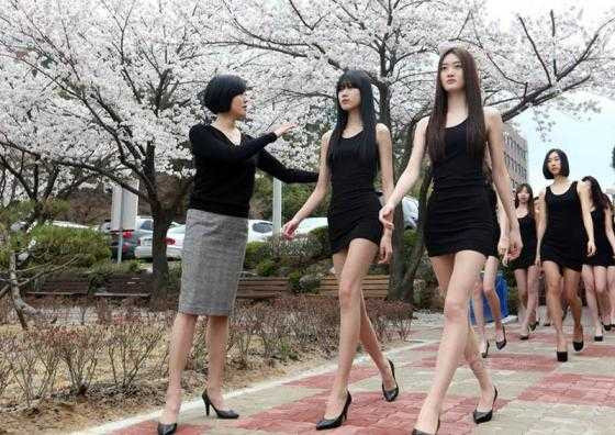 Nữ sinh dáng chuẩn, chân dài như siêu mẫu